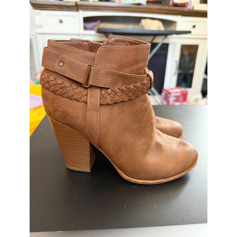 Limelight‎ Brown Braided Accent Booties in 7